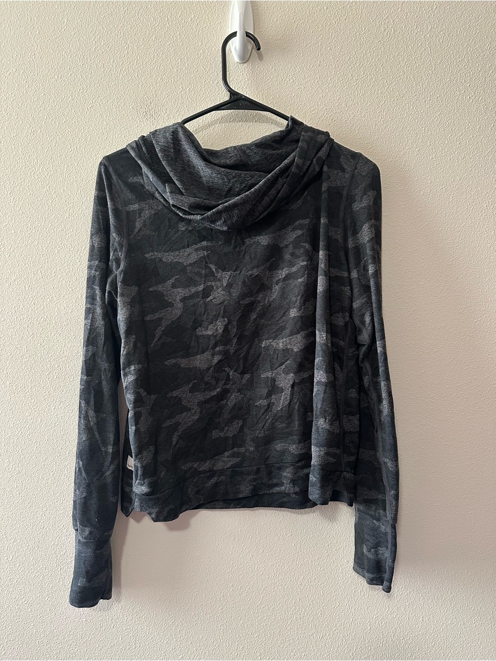 Vuori halo essential hoodie black camo fits like a medium - Picture 5 of 5